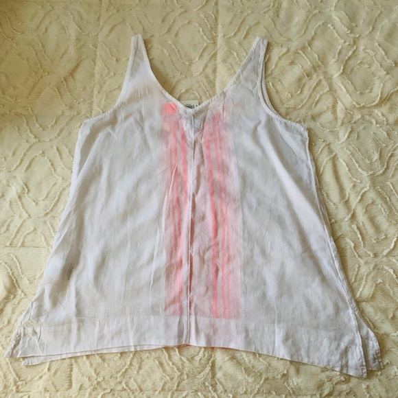 NWT Loose Fit V Neck Tank Top - Picture 2 of 6